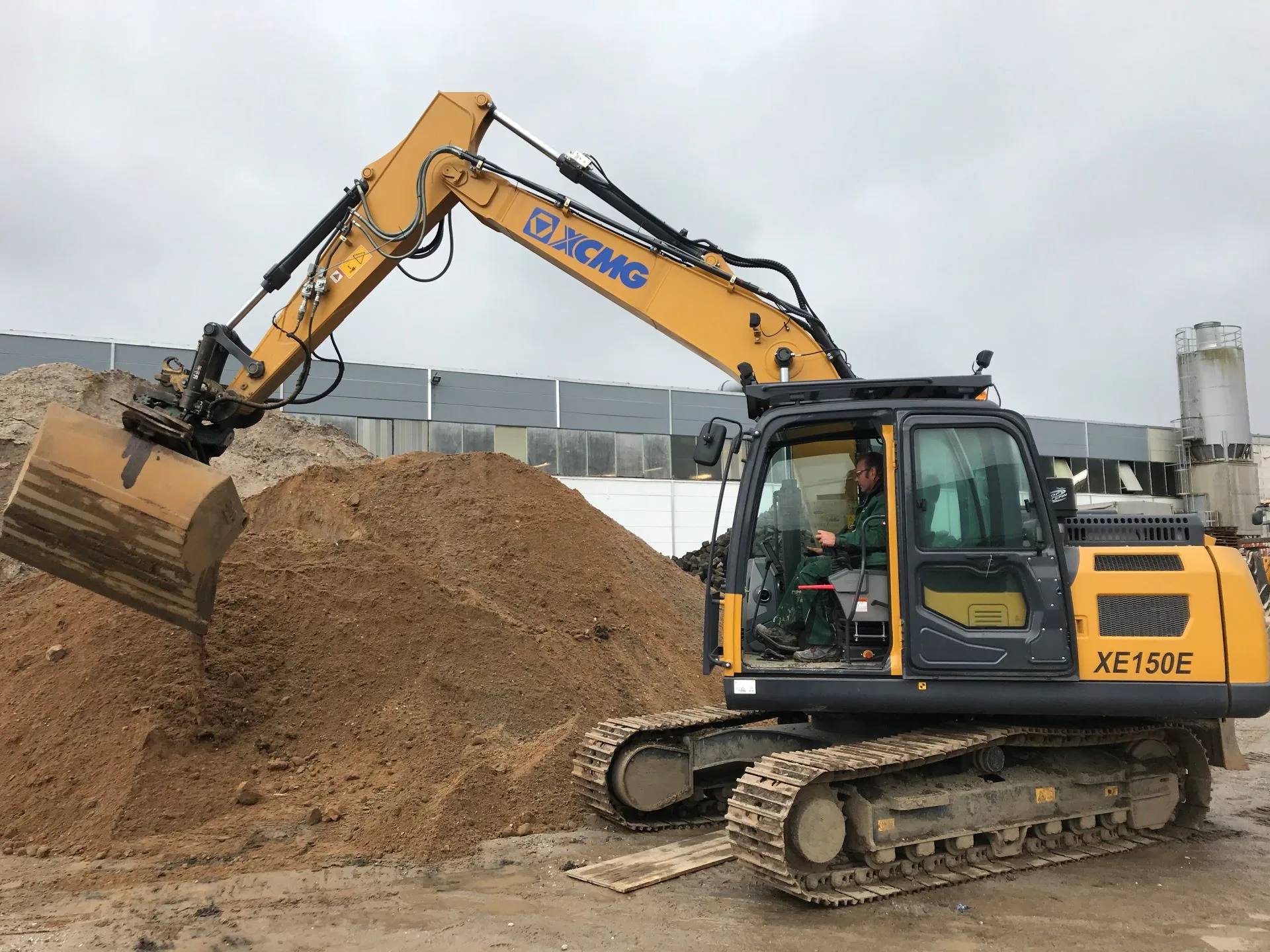 Pásové rypadlo XCMG XE150E – foto 2