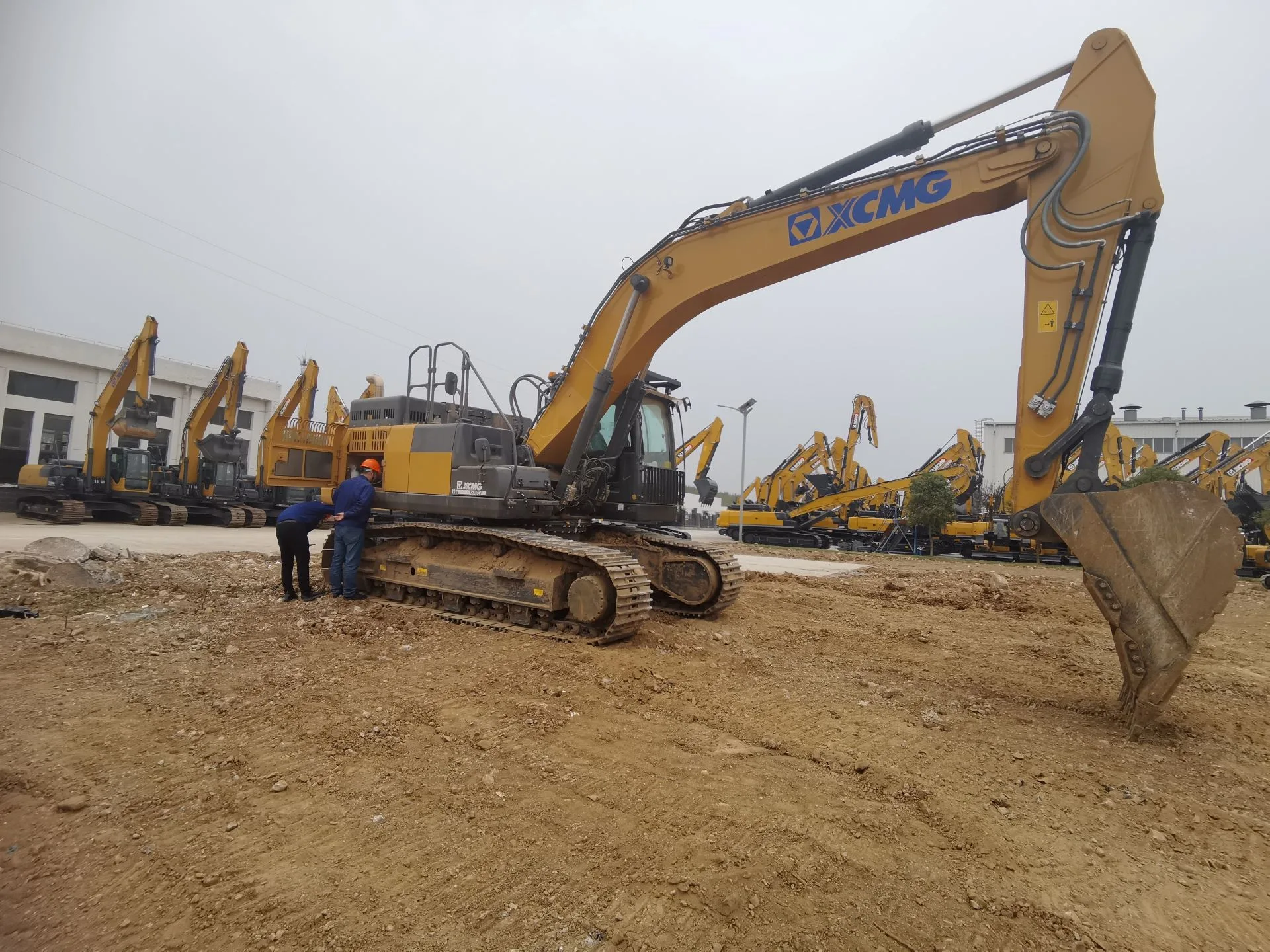 Pásové rypadlo XCMG XE300E/EN – foto 3