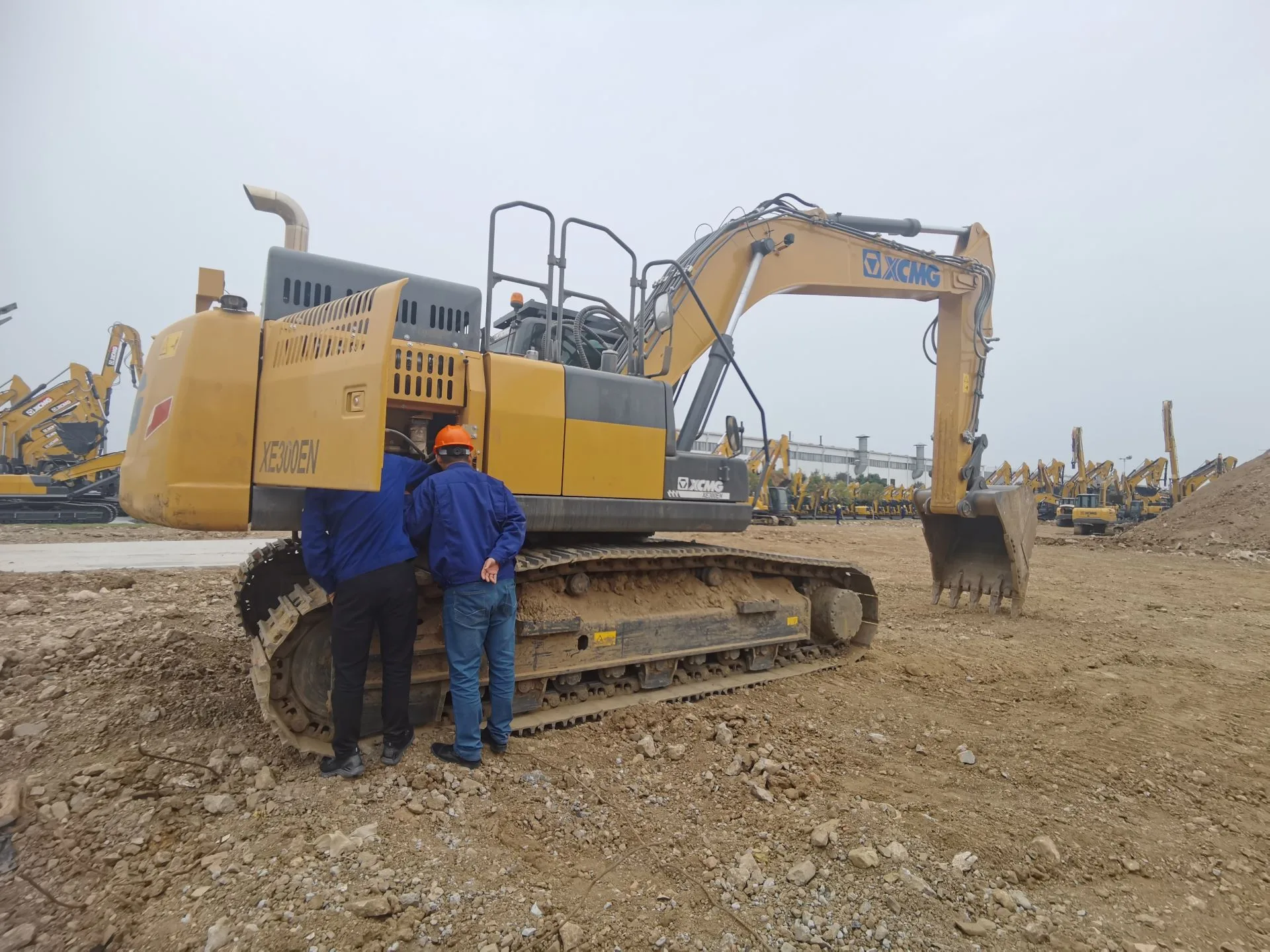 Pásové rypadlo XCMG XE300E/EN – foto 4